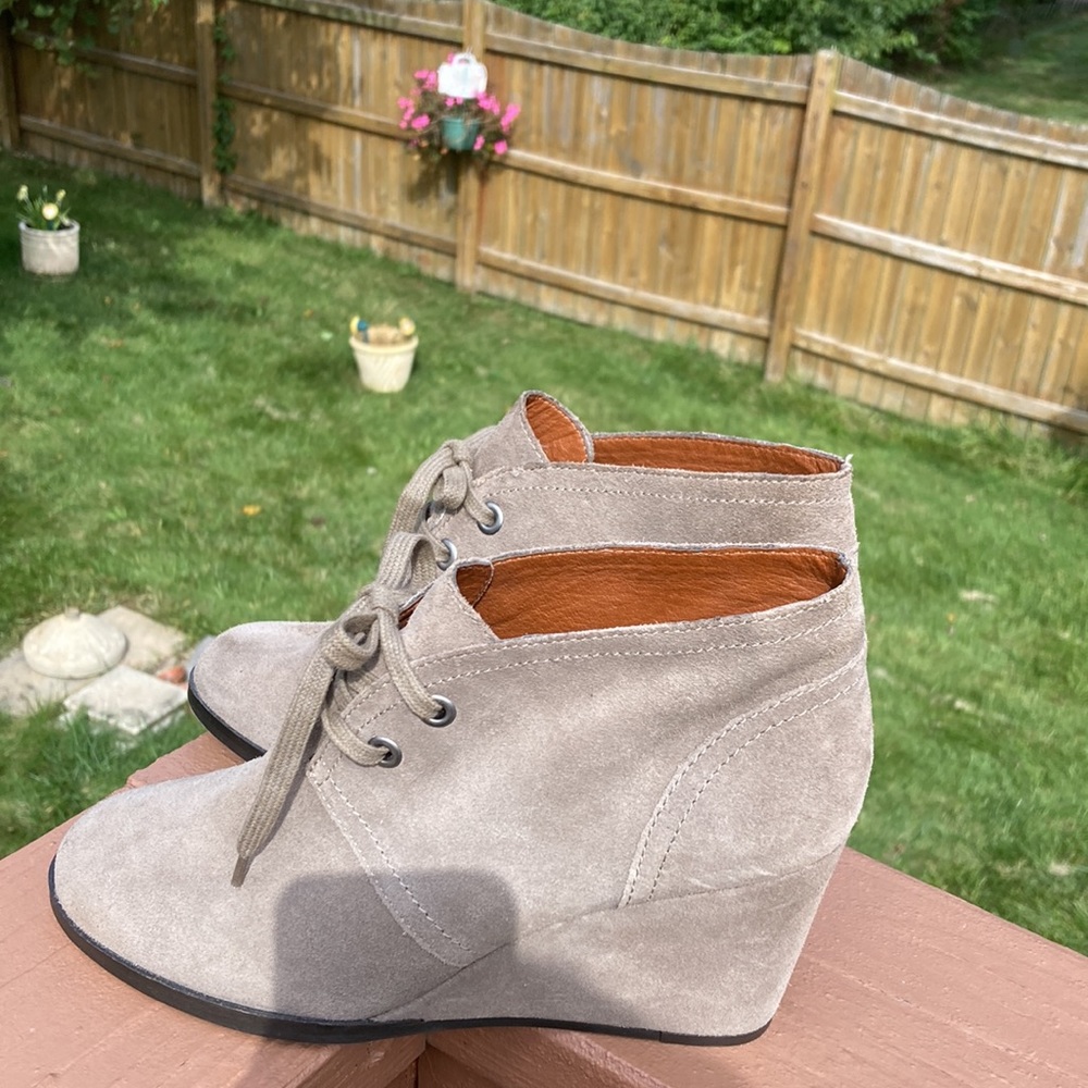 Lucky Brand Gray Seleste Leather-Suede Wedge Boot. Size 9M